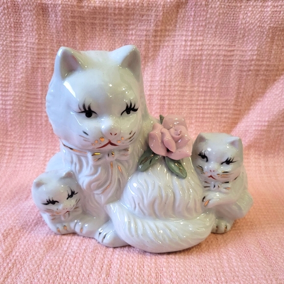 Vintage Beautiful Porcelain Persian Cat Mama with Kittens - Picture 7 of 9